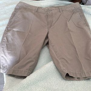 KAKI SHORTS